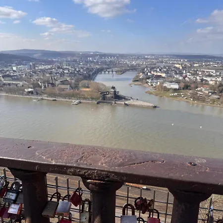 Moselflair Mit Direktem Blick Auf Mosel Und Weinberge