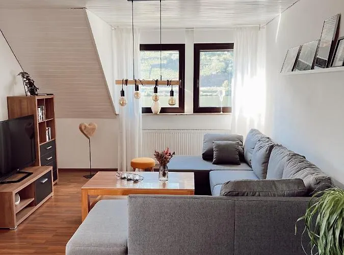 Moselflair Mit Direktem Blick Auf Mosel Und Weinberge * Oberfell