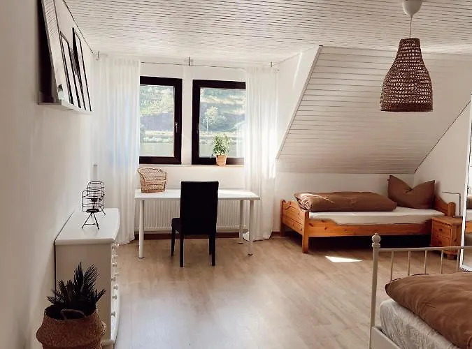 Moselflair Mit Direktem Blick Auf Mosel Und Weinberge * Oberfell