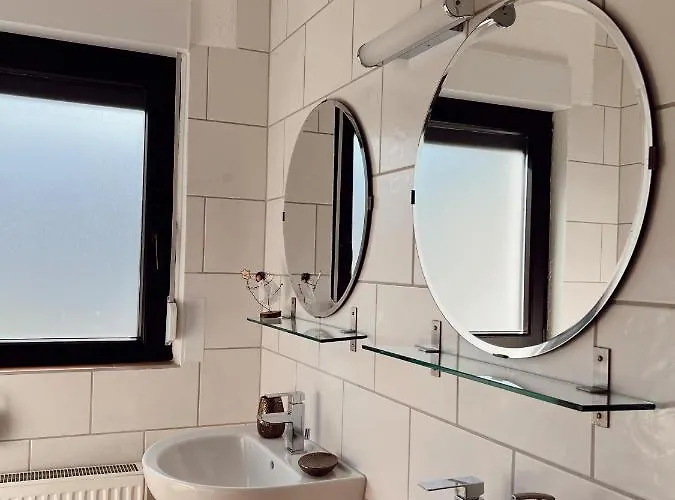 Moselflair Mit Direktem Blick Auf Mosel Und Weinberge * Oberfell