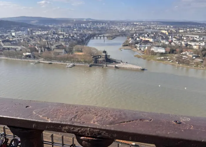 Moselflair Mit Direktem Blick Auf Mosel Und Weinberge